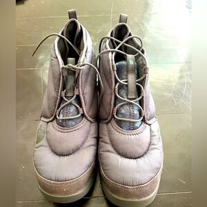 North Face snow boots. Ankle high, insulated, non slip/grip soles